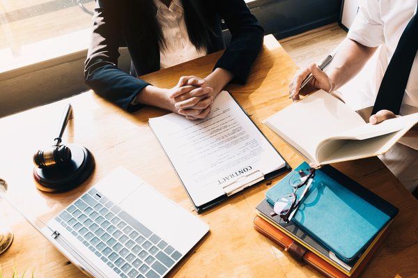 Qu'est-ce qu'un cabinet d'avocat en droit des affaires et pourquoi le solliciter ?